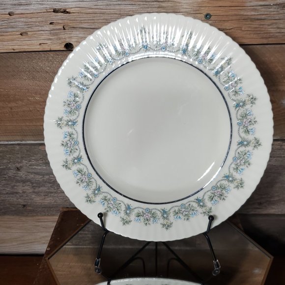 Lenox Beacon Hill Dinner Plate - 1983 - 1987 - Floral - Fluted - Platinum - Picture 6 of 6